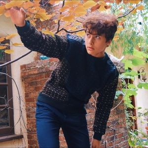 Cute vintage knit sweater